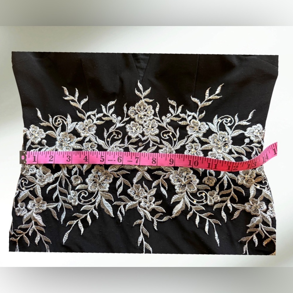 BETSY & ADAM Black Stretch Zippered Embroidered V Neck  Evening  Dress Size 6 - Picture 13 of 16